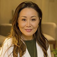 Dra. Claudia Akemi Shiratori de Oliveira Dra. Claudia Akemi Shiratori de Oliveira